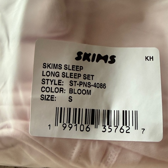 NWT, SKIMS Soft Lounge Sleep Set – Bloom, Small, R.$128 - Picture 2 of 6